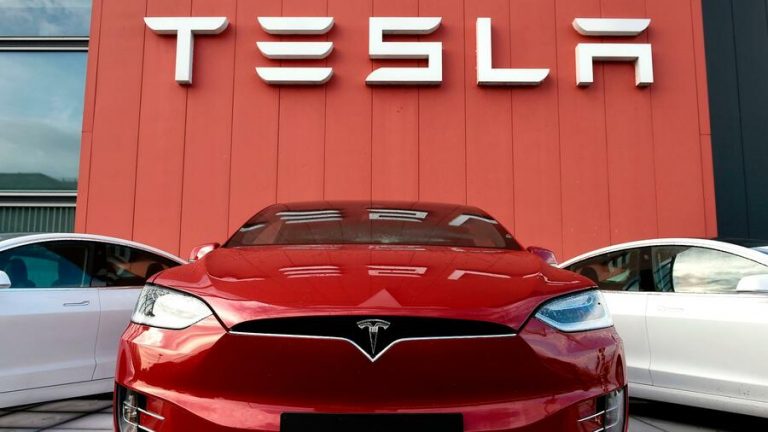 Tesla Kendisine Dava Açanlara 1.5 Milyon Dolar Verecek
