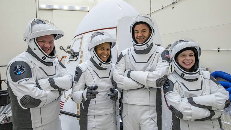 SpaceX Şirketinden Astronotsuz Başarılı Bir Uzay Gezisi