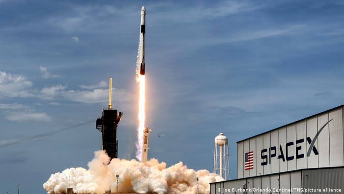 SpaceX’in NASA Uçuşu Kötü Hava Şartları Yüzünden Ertelendi