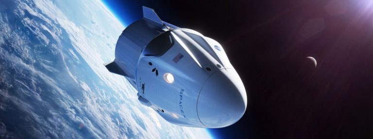 SpaceX Astronotları Yabancı Bir Cisimle Karşılaştı