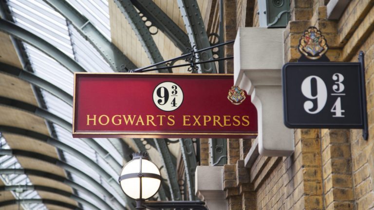 Harry Potter Ekibi Hogwarts’a 20 Yıl Sonra Geri Dönüyor