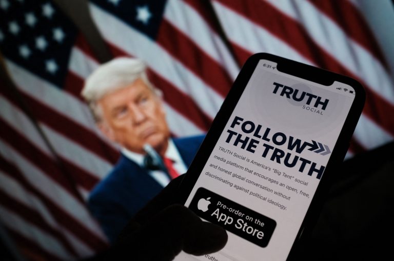 Trump’ın Yeni Sosyal Medya Platformu TRUTH Social 2022’de Açılacak 