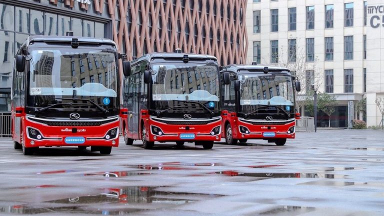 Çin’de Sürücüsüz Otobüs Denemeleri Başladı